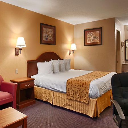 Best Western Delhi Inn Екстериор снимка
