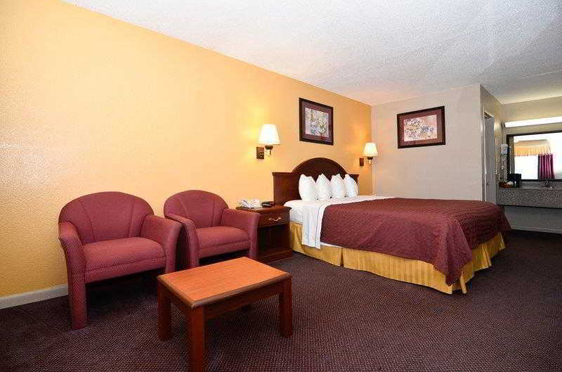 Best Western Delhi Inn Стая снимка