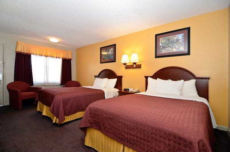 Best Western Delhi Inn Стая снимка