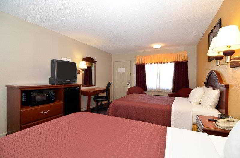 Best Western Delhi Inn Стая снимка