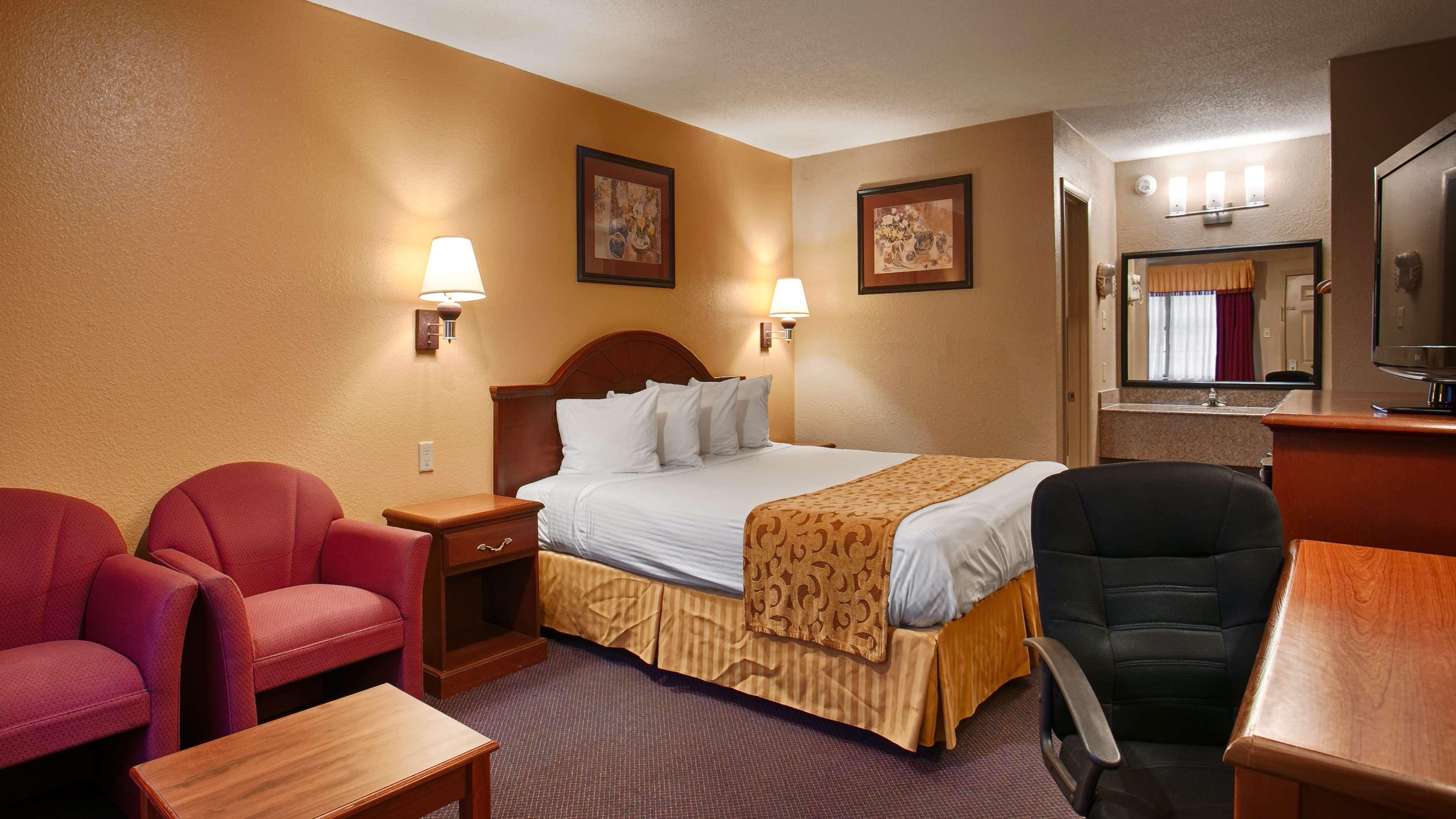 Best Western Delhi Inn Екстериор снимка