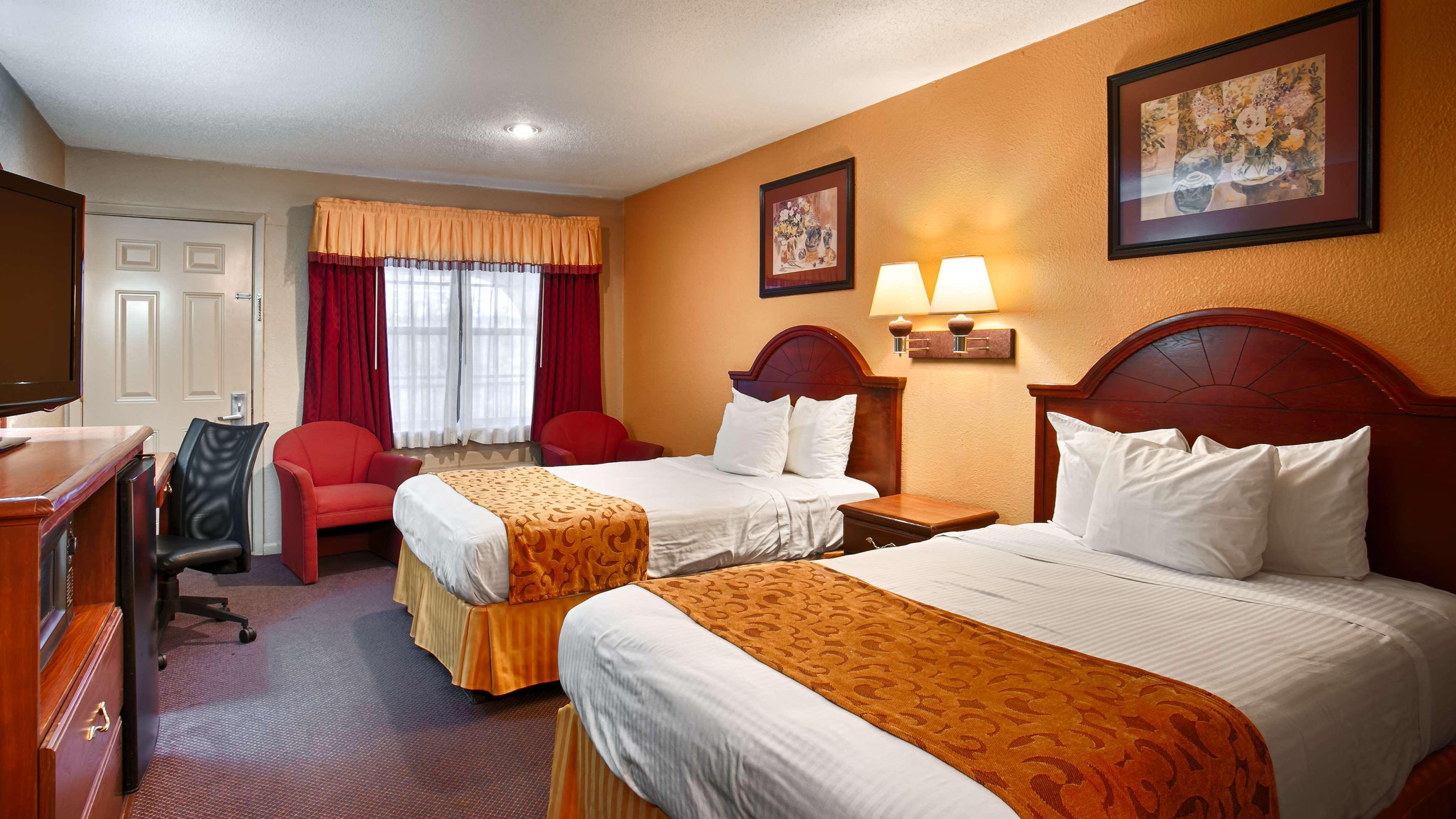 Best Western Delhi Inn Екстериор снимка